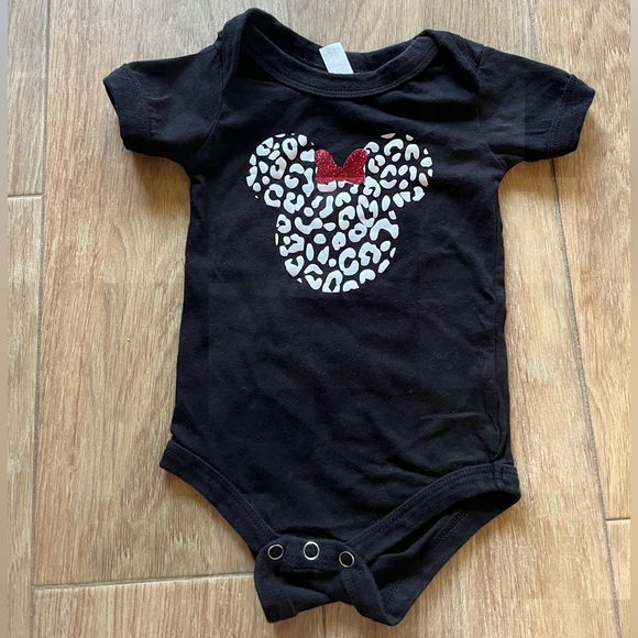 Minnie Mouse black white and red onesie 3-6 months - Picture 1 of 9